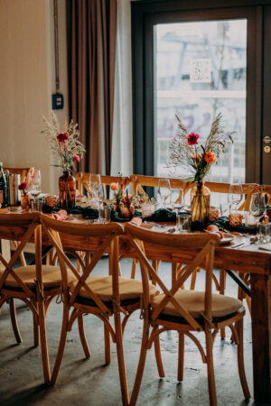 Crossback Stuhl - Holz natur mit Rattansitzfläche