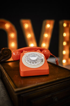 Gästetelefon Olivia orange - mieten für Hochzeiten & Events in Osnabrück, Bielefeld, Münster oder mit einem kostenfreien Versand in ganz Deutschland.